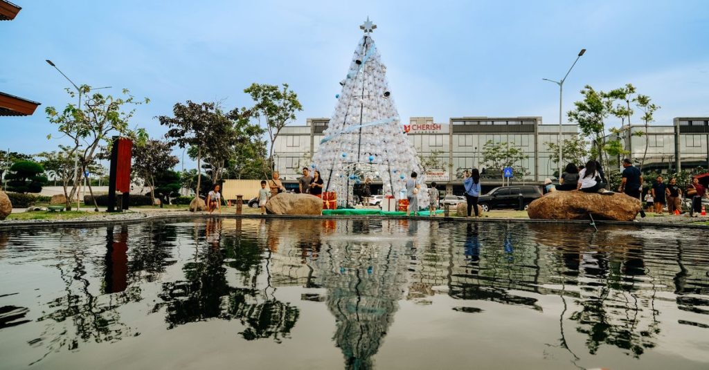 Ide Dekorasi Pohon Natal Fiber dan Styrofoam untuk Rumah
